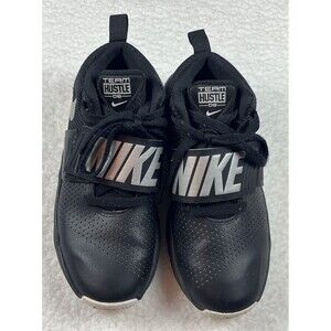 NIKE Shoes Boys 4Y Team Hustle D8 Black Silver Basketball 881941-001 Athletic